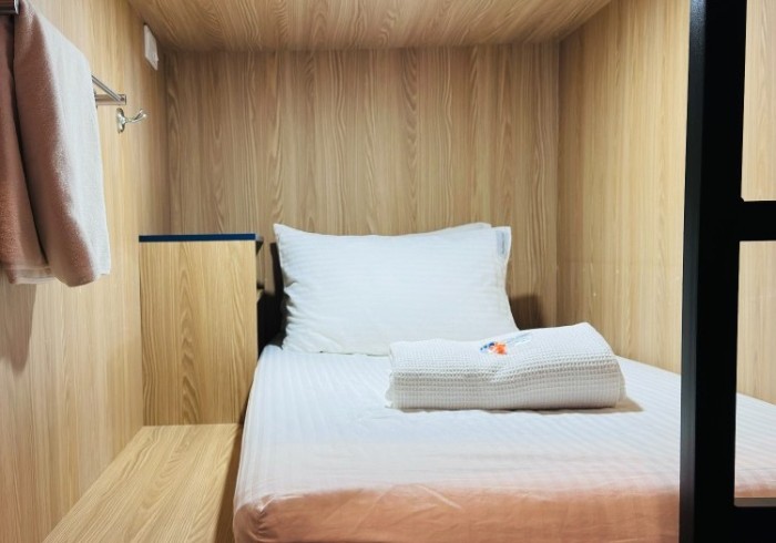 Deluxe Single bed in 22-bed Female-only room | Capsule Pod Hostel in Boat Quay Singapore