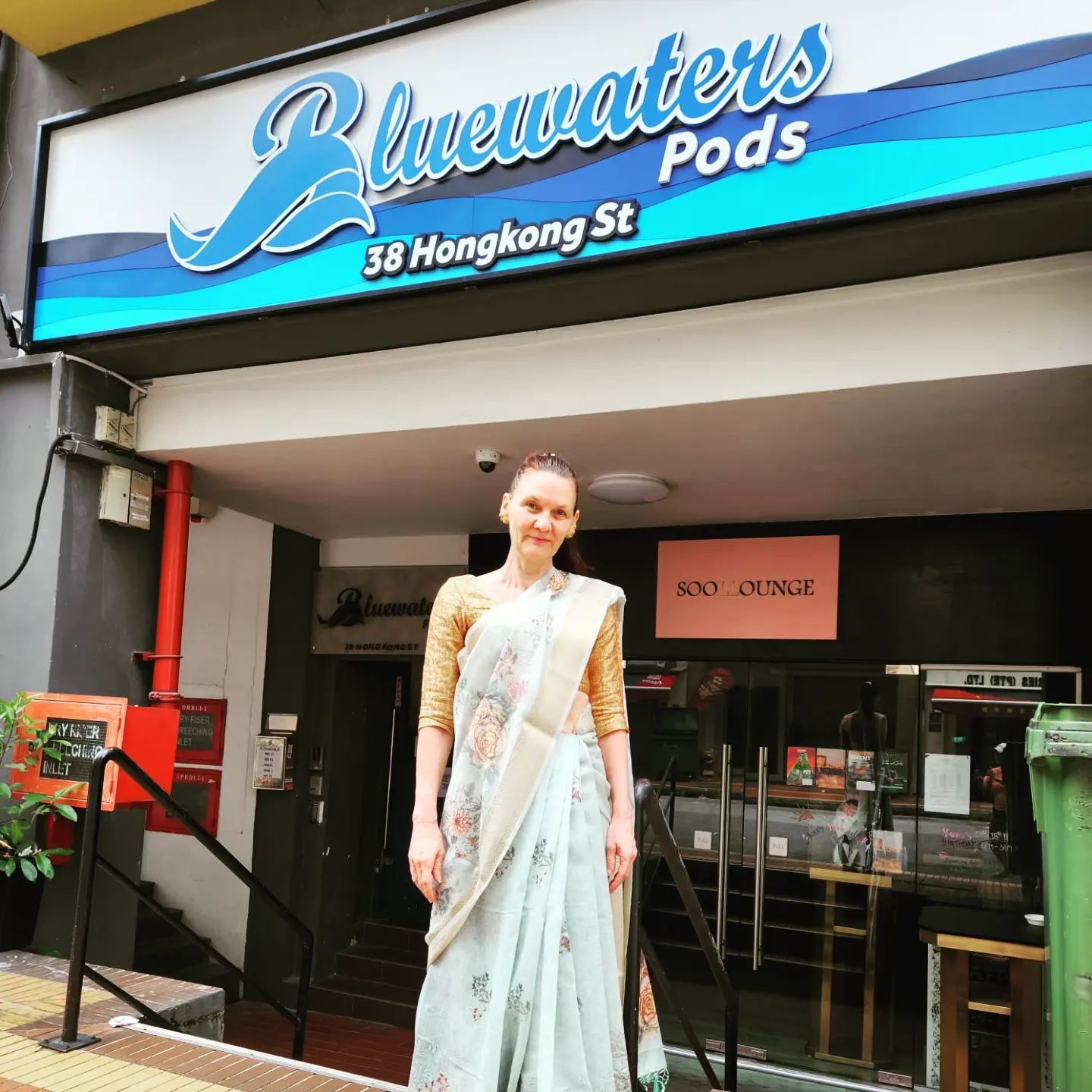 It's heartwarming to know that our guest dresses up in a saree for a visit to the Sri Mariamman Temple. Singapore's longest Hindu Temple, Sri Mariamman Temple is less than 10 minutes walk from our hostel.