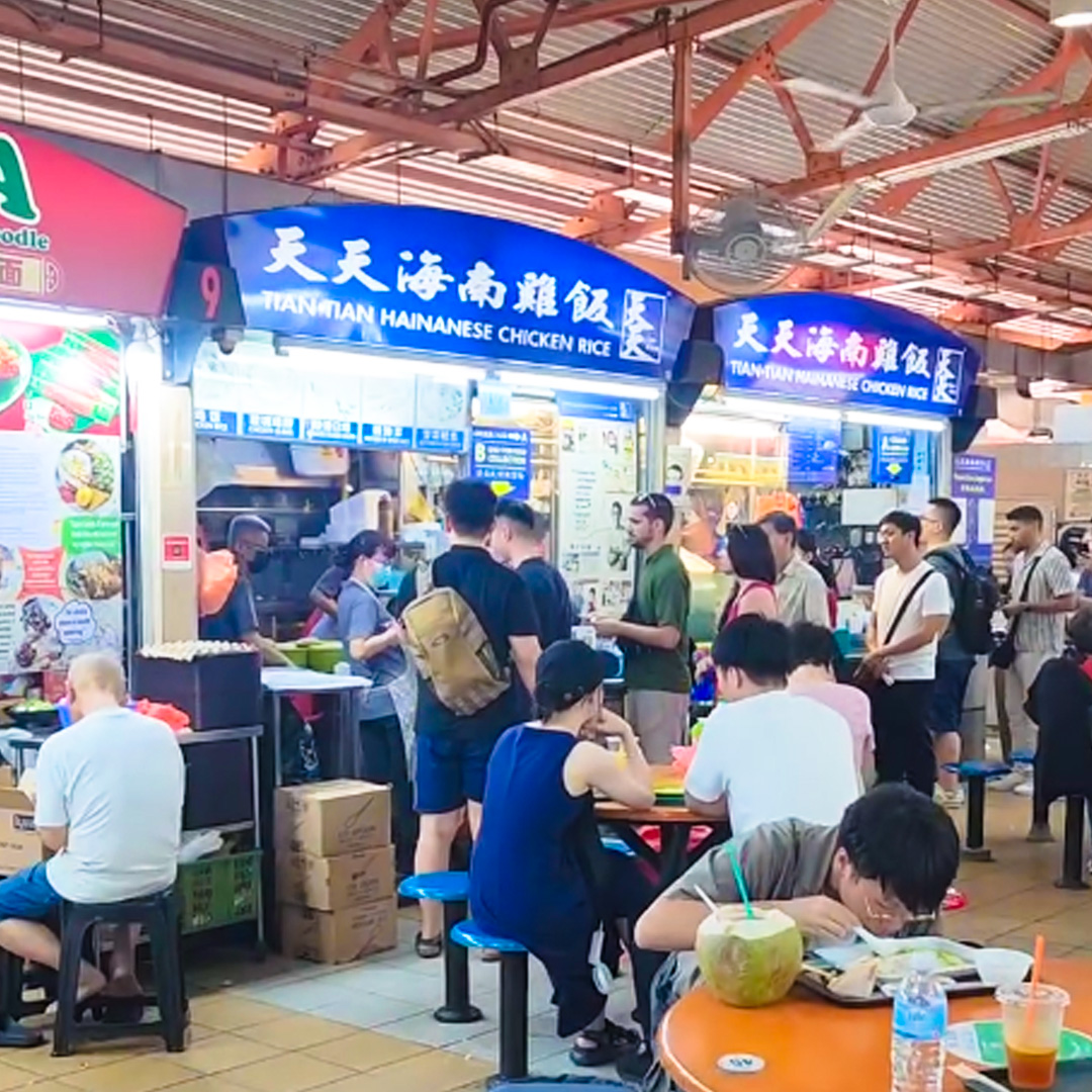 Check out the queue at Tian Tian Hainanese Chicken Rice stall located at Maxwell Food Centre. Reminder to arrive early to avoid disappointment.